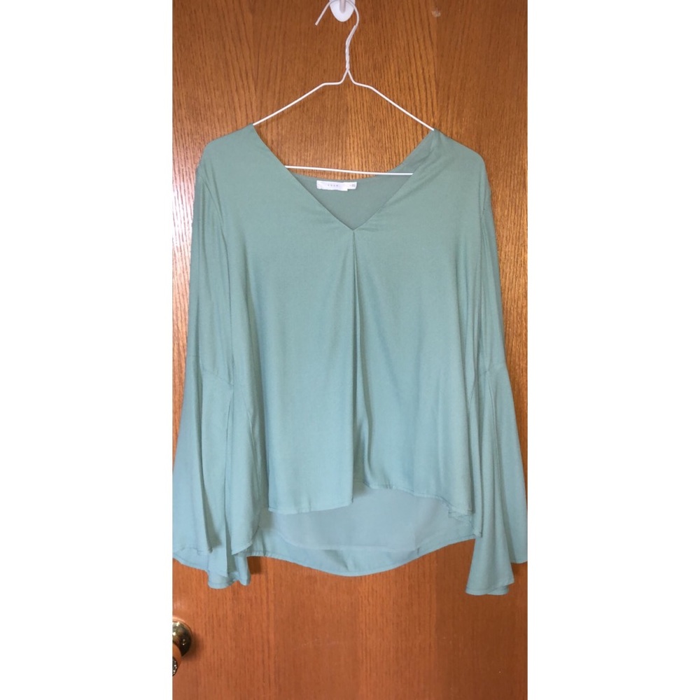 Von Maur Green Long Sleeved Blouse